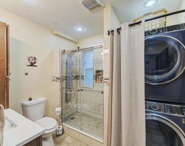 1941 N Harding Avenue - Photo Thumbnail 12