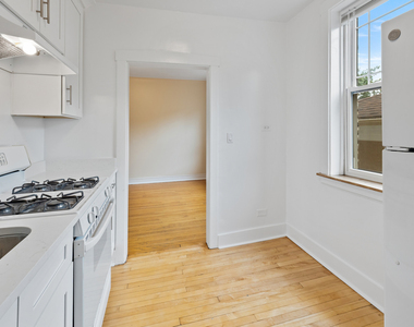 1923 W Estes Avenue - Photo Thumbnail 2