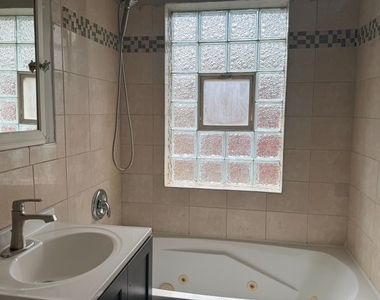 618 E 12th Street - Photo Thumbnail 12