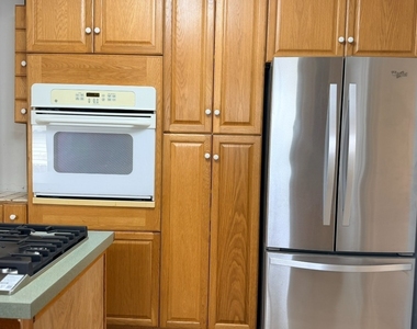 618 E 12th Street - Photo Thumbnail 15