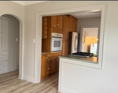 618 E 12th Street - Photo Thumbnail 10