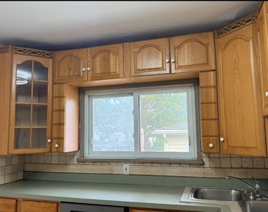 618 E 12th Street - Photo Thumbnail 14