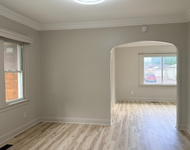 618 E 12th Street - Photo Thumbnail 5
