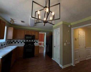 529 Summerbrooke Court - Photo Thumbnail 9