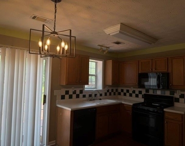 529 Summerbrooke Court - Photo Thumbnail 8