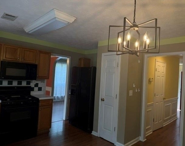 529 Summerbrooke Court - Photo Thumbnail 10