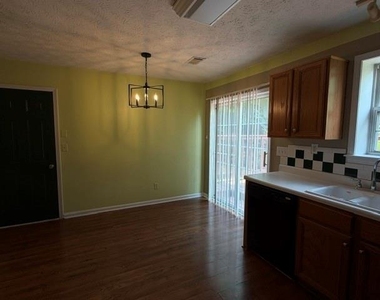 529 Summerbrooke Court - Photo Thumbnail 13