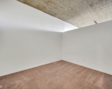 1345 S Wabash Avenue - Photo Thumbnail 7