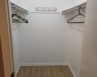 314 Silverwood Court - Photo Thumbnail 15