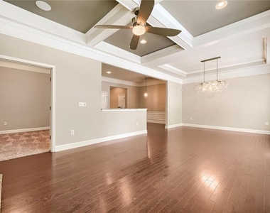 2464 Norwood Drive Se - Photo Thumbnail 7