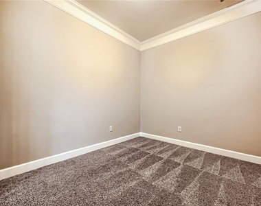 2464 Norwood Drive Se - Photo Thumbnail 8