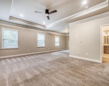 2464 Norwood Drive Se - Photo Thumbnail 10