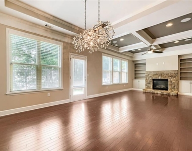 2464 Norwood Drive Se - Photo Thumbnail 6