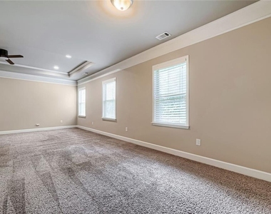 2464 Norwood Drive Se - Photo Thumbnail 12