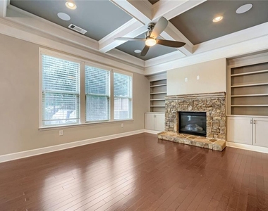 2464 Norwood Drive Se - Photo Thumbnail 9