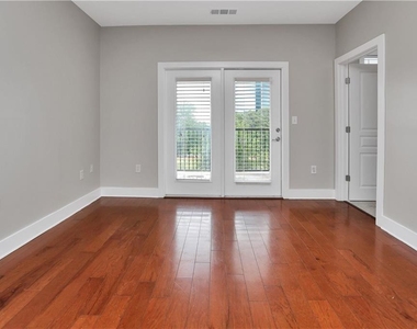 799 Hammond Drive - Photo Thumbnail 10