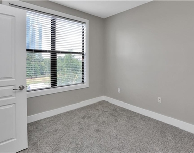 799 Hammond Drive - Photo Thumbnail 16