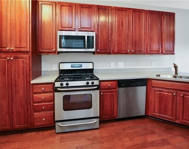 799 Hammond Drive - Photo Thumbnail 15