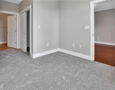 799 Hammond Drive - Photo Thumbnail 18