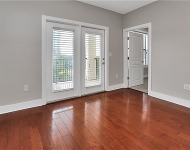 799 Hammond Drive - Photo Thumbnail 11