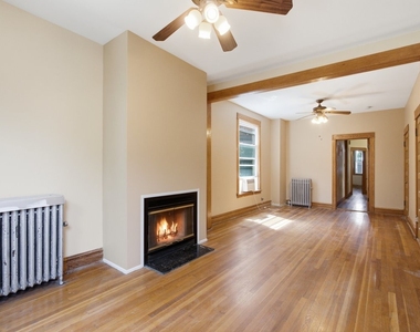 1213 W Addison Street - Photo Thumbnail 2