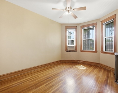 1213 W Addison Street - Photo Thumbnail 4