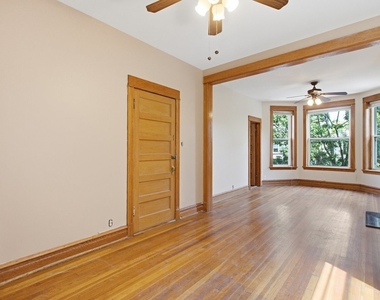 1213 W Addison Street - Photo Thumbnail 3