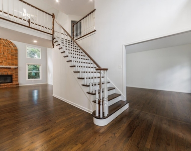 1106 Portsmouth Circle - Photo Thumbnail 2
