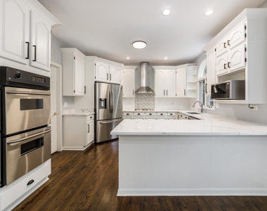 1106 Portsmouth Circle - Photo Thumbnail 10