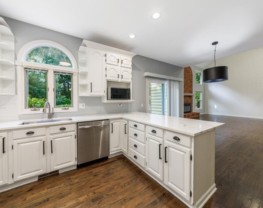 1106 Portsmouth Circle - Photo Thumbnail 12