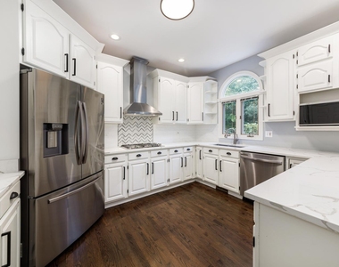 1106 Portsmouth Circle - Photo Thumbnail 11