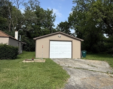 39096 N Evergreen Avenue - Photo Thumbnail 2
