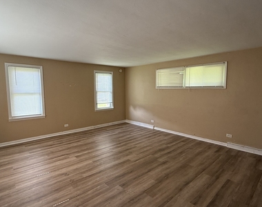39096 N Evergreen Avenue - Photo Thumbnail 4