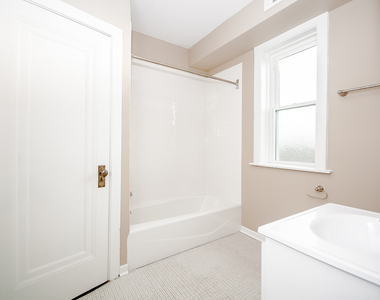 2433 W Fargo Avenue - Photo Thumbnail 10