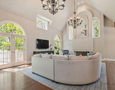 285 W Westminster Avenue - Photo Thumbnail 8