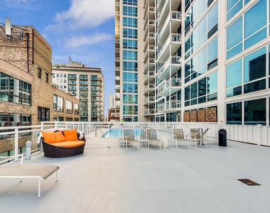 757 N Orleans Street - Photo Thumbnail 16
