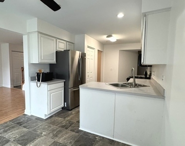 2479 Frost Drive - Photo Thumbnail 5