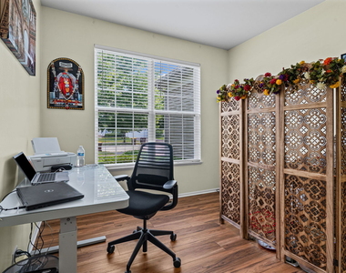 126 Redmond Drive - Photo Thumbnail 8