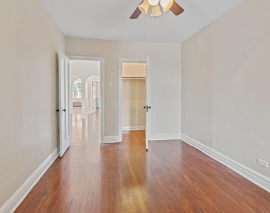 3332 N Claremont Avenue - Photo Thumbnail 5