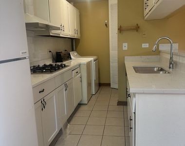 1284 Prairie Avenue - Photo Thumbnail 6