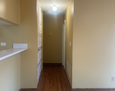 1284 Prairie Avenue - Photo Thumbnail 9