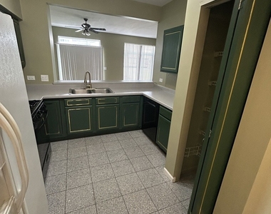 935 Viewpoint Drive - Photo Thumbnail 4