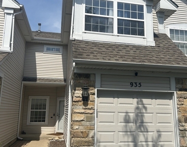 935 Viewpoint Drive - Photo Thumbnail 1
