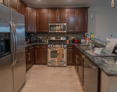 4950 N Western Avenue - Photo Thumbnail 4