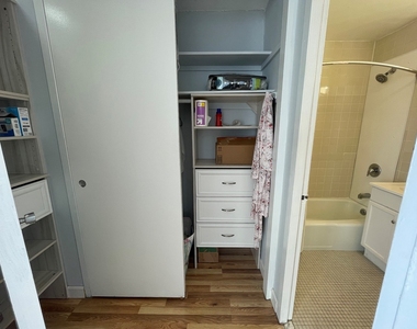 2626 N Lakeview Avenue - Photo Thumbnail 10