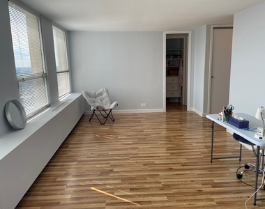 2626 N Lakeview Avenue - Photo Thumbnail 1