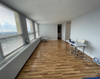 2626 N Lakeview Avenue - Photo Thumbnail 3