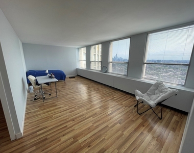 2626 N Lakeview Avenue - Photo Thumbnail 11