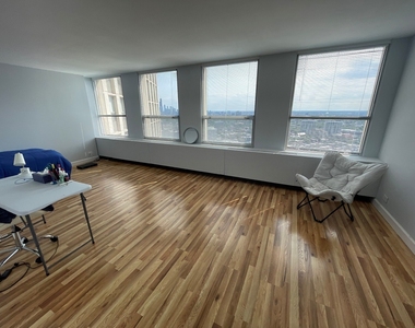 2626 N Lakeview Avenue - Photo Thumbnail 5