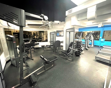 2626 N Lakeview Avenue - Photo Thumbnail 18